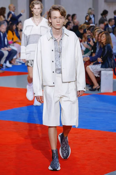 Look 4